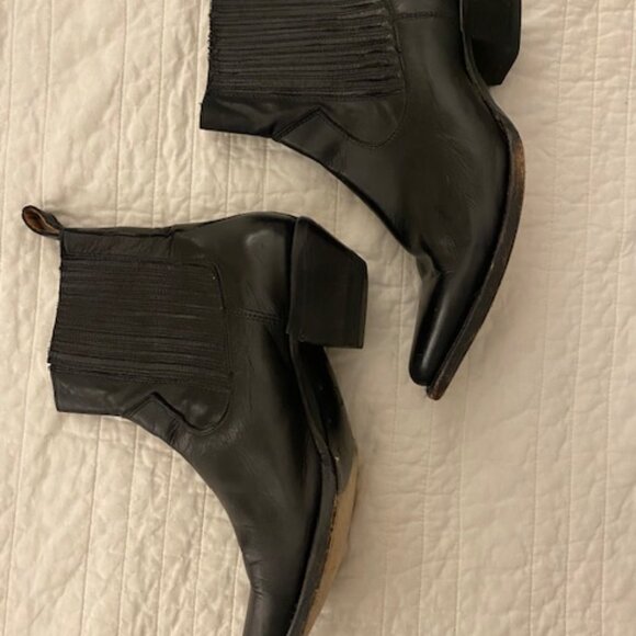 Frye Sacha Chelsea Boot - Picture 2 of 4